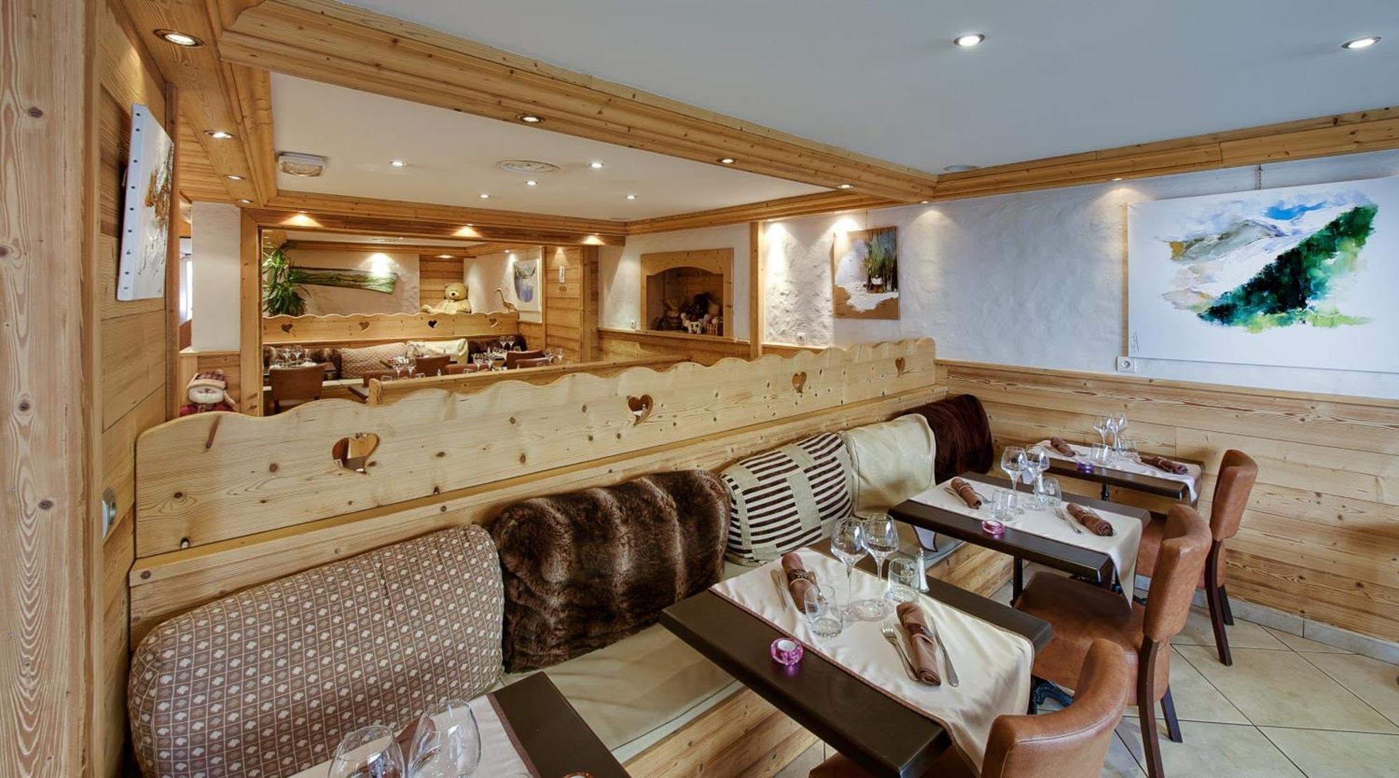 Hotel Du Commerce Thônes Екстериор снимка