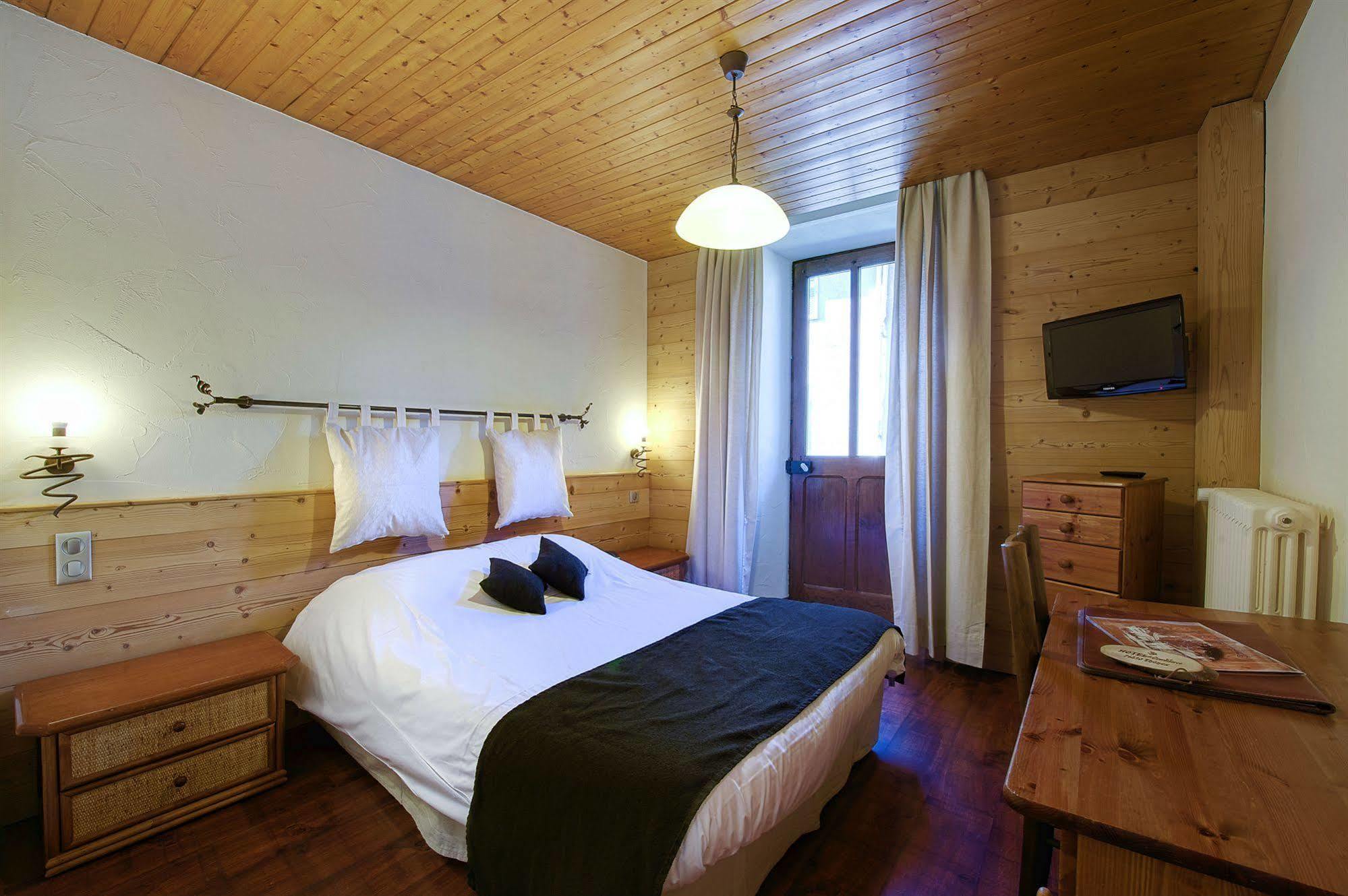 Hotel Du Commerce Thônes Екстериор снимка