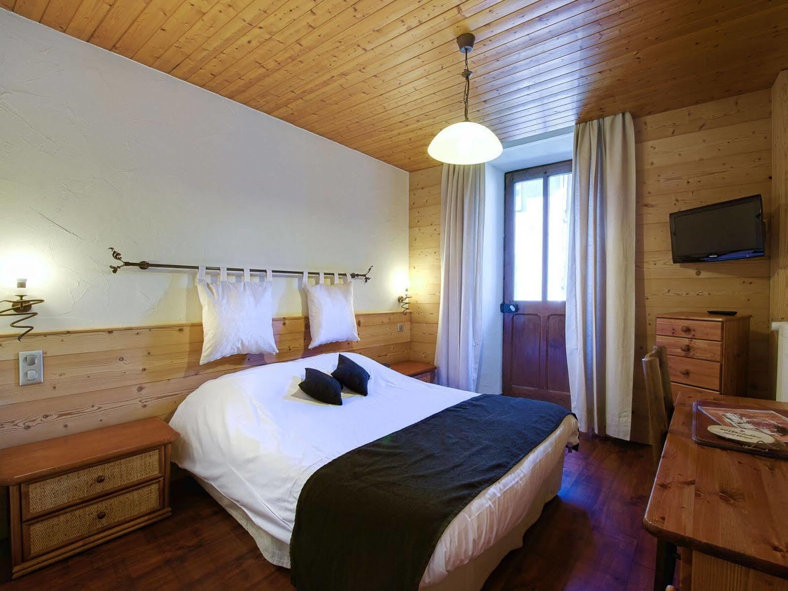 Hotel Du Commerce Thônes Екстериор снимка